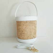 Lataa kuva Galleria-katseluun, ASYA Bucket nahkalaukku raffiareunalla