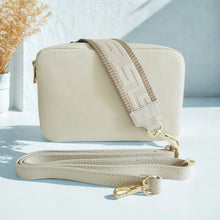 Lataa kuva Galleria-katseluun, CALINDA cross body nahkalaukku kahdella hihnalla