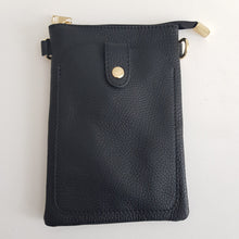 Lataa kuva Galleria-katseluun, Tyylikäs ja käytännöllinen MARTINA puhelinlaukku sopii hyvin sekä arkeen että juhlaan. Laukussa on yksi vetoketjullinen tasku ja edessä myös tilava tasku nepparikiinnityksellä ja kultaisilla metalliosilla.