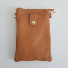 Lataa kuva Galleria-katseluun, Tyylikäs ja käytännöllinen MARTINA puhelinlaukku sopii hyvin sekä arkeen että juhlaan. Laukussa on yksi vetoketjullinen tasku ja edessä myös tilava tasku nepparikiinnityksellä ja kultaisilla metalliosilla.