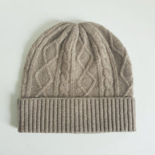 Lataa kuva Galleria-katseluun, Kevyt, lämmin, pehmeä cashmere beanie kääntöreunalla, joka takaa hyvän istuvuuden ja lämmön syksy keleihin.
