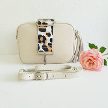 Lataa kuva Galleria-katseluun, ANGIE cross body olkalaukku kahdella hihnalla ja hopeilla lukoilla