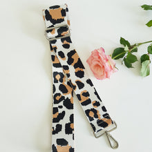 Lataa kuva Galleria-katseluun, ANGIE cross body olkalaukku kahdella hihnalla ja hopeilla lukoilla