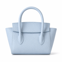 Lataa kuva Galleria-katseluun, Vaaleansininen AURORA MINI -nahkalaukku studiossa kuvattuna