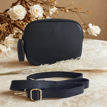 Lataa kuva Galleria-katseluun, BETTIE crossbody nahkalaukku