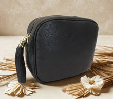 Lataa kuva Galleria-katseluun, BETTIE crossbody nahkalaukku