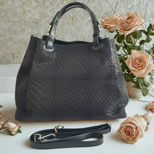 Lataa kuva Galleria-katseluun, CHIARA "L" intrecciato nahkalaukku