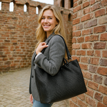 Lataa kuva Galleria-katseluun, CHIARA "L" intrecciato nahkalaukku