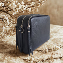 Lataa kuva Galleria-katseluun, FIONA crossbody laukku hopeilla lukoilla