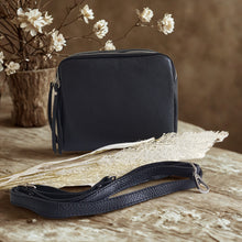 Lataa kuva Galleria-katseluun, FIONA crossbody laukku hopeilla lukoilla