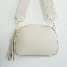 Lataa kuva Galleria-katseluun, LILY luonnonvalkoinen nahkainen crossbody-laukku kahdella vaihdettavalla hihnalla