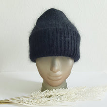 Lataa kuva Galleria-katseluun, Suloisen lämpöinen LUCY angora- ja villasekoitepipo leveällä kääntöreunalla. Materiaali: 60% angora, 30% villa, 10% viskoosi. Hoito-ohje: käsinpesu.