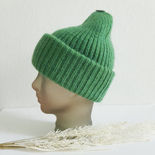 Lataa kuva Galleria-katseluun, Suloisen lämpöinen LUCY angora- ja villasekoitepipo leveällä kääntöreunalla. Materiaali: 60% angora, 30% villa, 10% viskoosi. Hoito-ohje: käsinpesu.