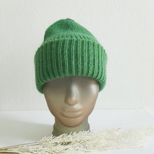 Lataa kuva Galleria-katseluun, Suloisen lämpöinen LUCY angora- ja villasekoitepipo leveällä kääntöreunalla. Materiaali: 60% angora, 30% villa, 10% viskoosi. Hoito-ohje: käsinpesu.