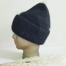 Lataa kuva Galleria-katseluun, Suloisen lämpöinen LUCY angora- ja villasekoitepipo leveällä kääntöreunalla. Materiaali: 60% angora, 30% villa, 10% viskoosi. Hoito-ohje: käsinpesu.