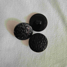 Lataa kuva Galleria-katseluun, Mustan kantanapin laserkuvioitu hieman kiiltävä pinta 18 mm