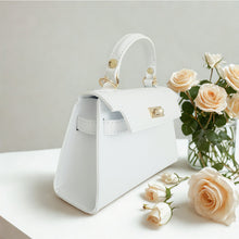 Lataa kuva Galleria-katseluun, NOE on pieni mutta voimakas - täydellinen valinta, kun haluat viimeistellä asusi tinkimättömällä tyylillä.