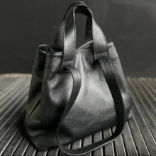 Lataa kuva Galleria-katseluun, REBECCA on monipuolinen ja supertilava shopper-nahkalaukku, jonka muoto elää mukanasi. Voit kantaa laukkua kahvoista tai olalla pitkällä hihnalla ja laukku mukautuu täydellisesti sisällön ja päivän tarpeiden mukaan. Pehmeä, laadukas nahka tekee laukusta yhtä aikaa ryhdikkään ja rennon. Vetoketju- ja magneettikiinnitys, sisällä vetoketjutasku ja avotaskut, hopeanväriset metalliosat.