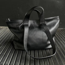 Lataa kuva Galleria-katseluun, REBECCA on monipuolinen ja supertilava shopper-nahkalaukku, jonka muoto elää mukanasi. Voit kantaa laukkua kahvoista tai olalla pitkällä hihnalla ja laukku mukautuu täydellisesti sisällön ja päivän tarpeiden mukaan. Pehmeä, laadukas nahka tekee laukusta yhtä aikaa ryhdikkään ja rennon. Vetoketju- ja magneettikiinnitys, sisällä vetoketjutasku ja avotaskut, hopeanväriset metalliosat.