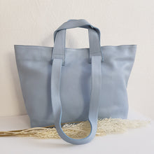 Lataa kuva Galleria-katseluun, Upea shopper- malli, laadukas ja käytännöllinen. Aivan varmasti pakko saada- asuste tänäkin keväänä.