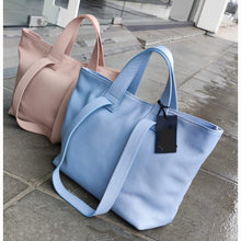 Lataa kuva Galleria-katseluun, Upea shopper- malli, laadukas ja käytännöllinen. Aivan varmasti pakko saada- asuste tänäkin keväänä.