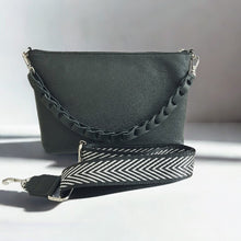 Lataa kuva Galleria-katseluun, SARA nahkalaukku säädettävällä koristehihnalla ja hopeisilla lukoilla