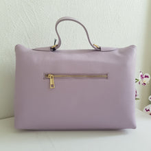 Lataa kuva Galleria-katseluun, LIDIA nahkalaukku leveällä hihnalla