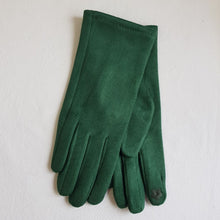 Lataa kuva Galleria-katseluun, Ihanan pehmeät sormikkaat, etusormessa on kosketusnäyttöomimaisuus. Kangas muistuttaa mokkanahkaa. Väri vihreä.