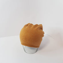 Lataa kuva Galleria-katseluun, Elegantti, joustava, pehmeä ja lämmin RUTH pipo on valmistettu viskoosin ja kashmirin sekoitteesta. Elastaani antaa lisää joustavuutta ja istuvuutta pipolle. Edessä pienet koristestrassit korostavat asusteen väriä. Yksi koko, kaksi väriä: viininpunainen ja sinapinkeltainen.