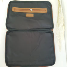 Lataa kuva Galleria-katseluun, ÄLY nahkainen tietokonesuoja