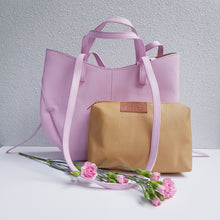 Lataa kuva Galleria-katseluun, Vaaleanpunainen ALBA shopper-laukku ja irrotettava vetoketjullinen nahkapussukka.
