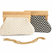 Lataa kuva Galleria-katseluun, EMMA clutch-laukku beige-valkoisena ja musta-valkoisena, kuva edestä
