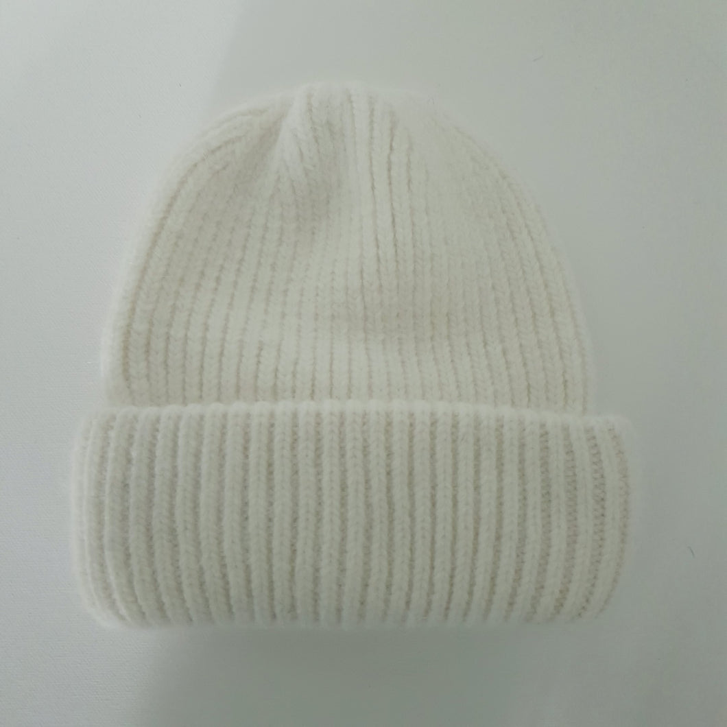 Ihanan muhkea ja lämmin LULU beanie, joka pitää pään lämpimänä kovemmallakin pakkasella.
Pipossa leveä kääntöreuna joka tekee istuvuudesta paremman.