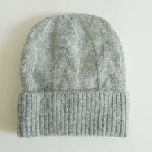 Lataa kuva Galleria-katseluun, Ihanan lämmin MELLA angora- ja villasekoitteinen pipo pitää pään aivan varmasti lämpimänä myös kovalla pakkasella.  Materiaali: 50% angora, 30% villa ja 20% viskoosi  One size  Suositellaan pesemään käsin.
