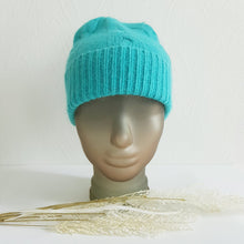 Lataa kuva Galleria-katseluun, Ihanan lämmin MELLA angora- ja villasekoitteinen pipo pitää pään aivan varmasti lämpimänä myös kovalla pakkasella.  Materiaali: 50% angora, 30% villa ja 20% viskoosi  One size  Suositellaan pesemään käsin.
