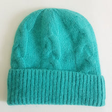 Lataa kuva Galleria-katseluun, Ihanan lämmin MELLA angora- ja villasekoitteinen pipo pitää pään aivan varmasti lämpimänä myös kovalla pakkasella.  Materiaali: 50% angora, 30% villa ja 20% viskoosi  One size  Suositellaan pesemään käsin.
