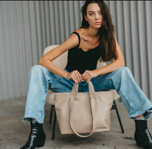 Lataa kuva Galleria-katseluun, REBECCA shopper bag-  nahkalaukku
